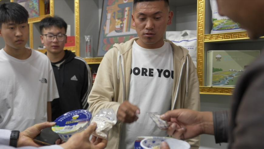 手机本港台同步报码开奖结果,女子10年前买1千克黄金现净赚30多万,详细释义解释落实_经典版V1.20
