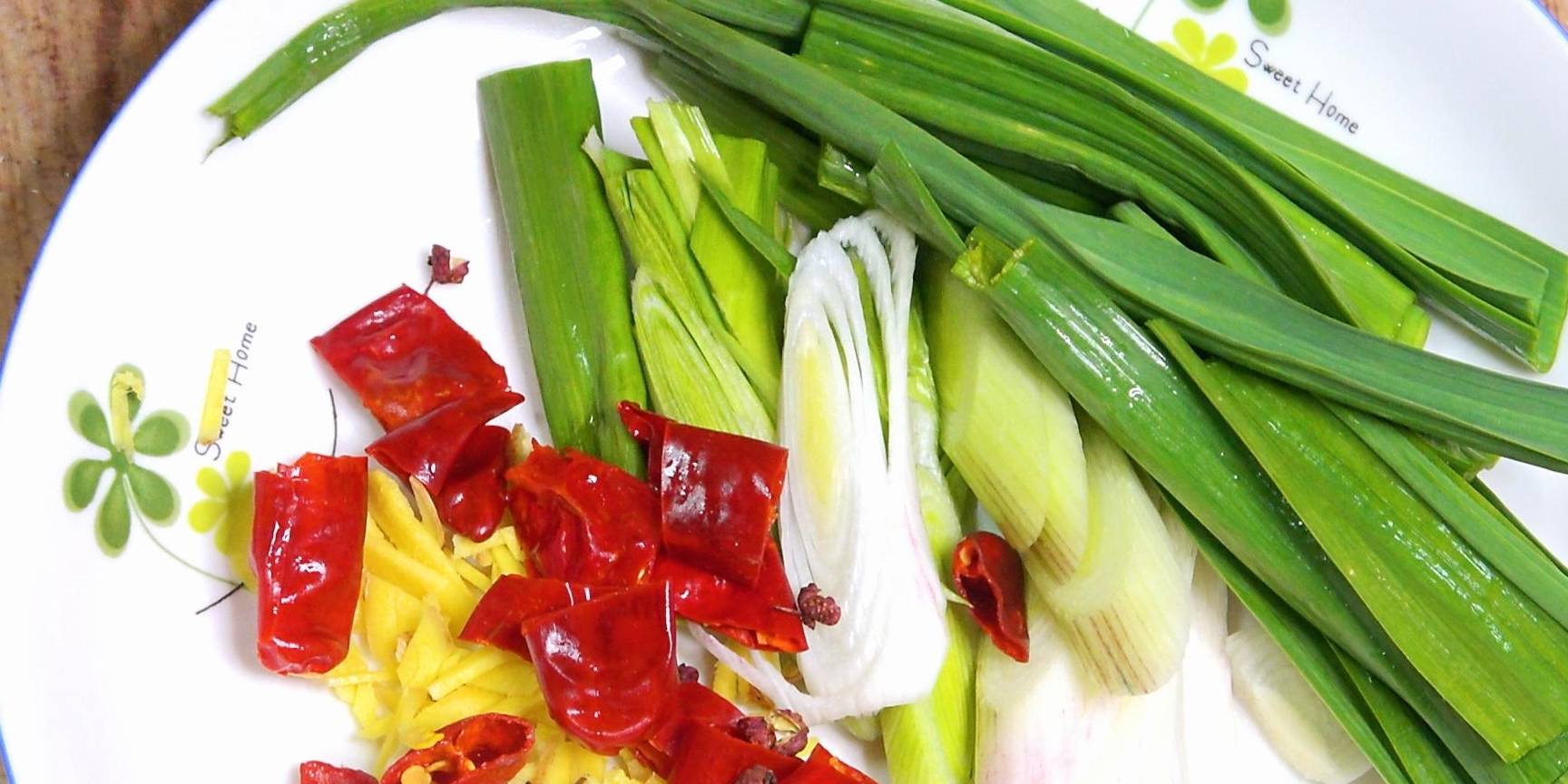 红菜苔怎么做才好吃？大厨教你四川特色做法，鲜香下饭不发苦