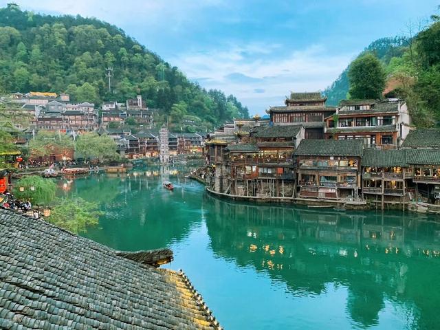 中国最美的12座小城，去过一半此生无憾，你去过几个？