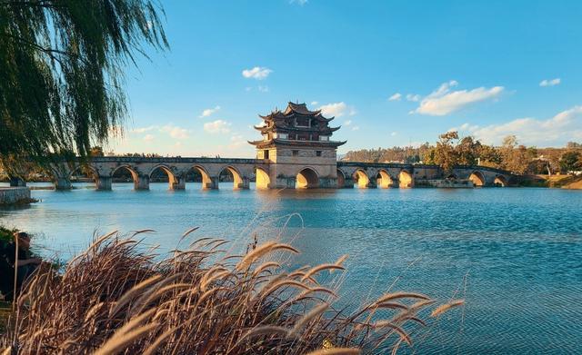 中国最美的12座小城，去过一半此生无憾，你去过几个？