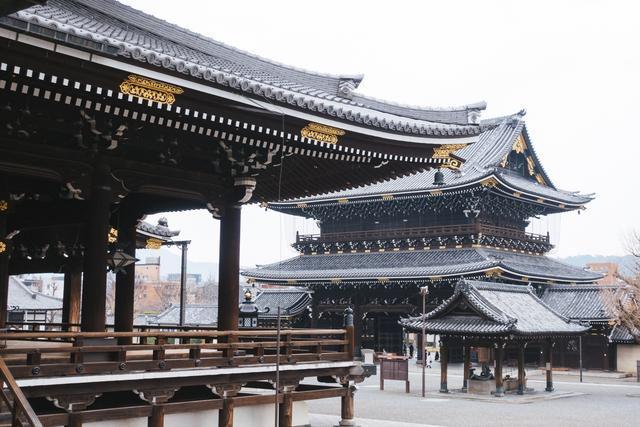京都最大的木造建筑，高度仅次于奈良的东大寺,规模庞大