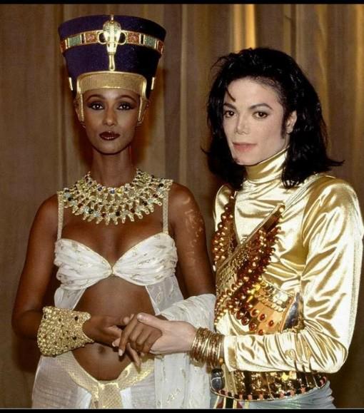 最美黑人超模：32年前的银发红唇照惊艳世人，是杰克逊的“女王”